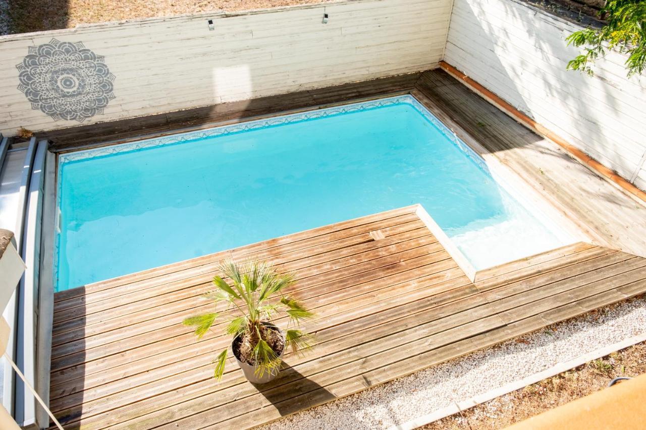 Spacieuse Dans Avec Piscine Et Bbq