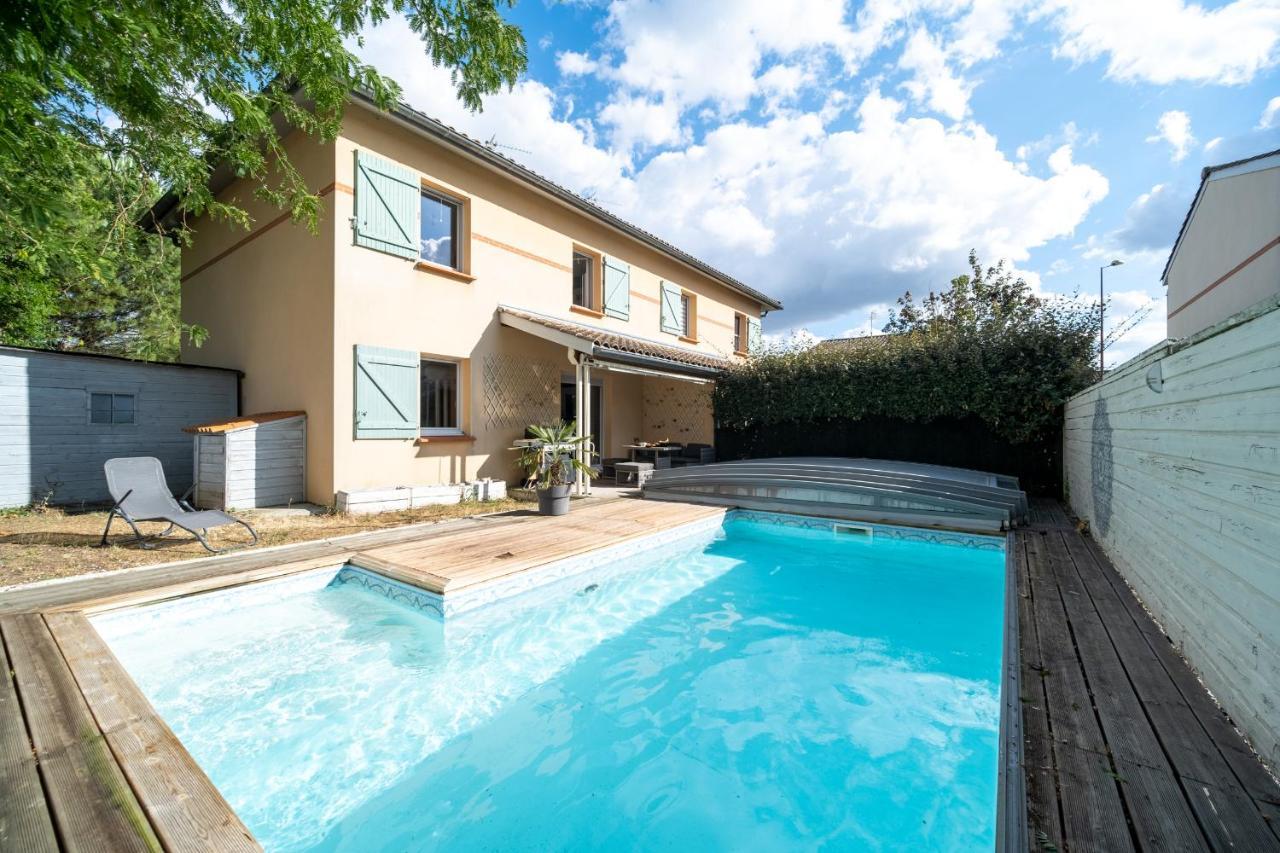 Spacieuse Dans Avec Piscine Et Bbq