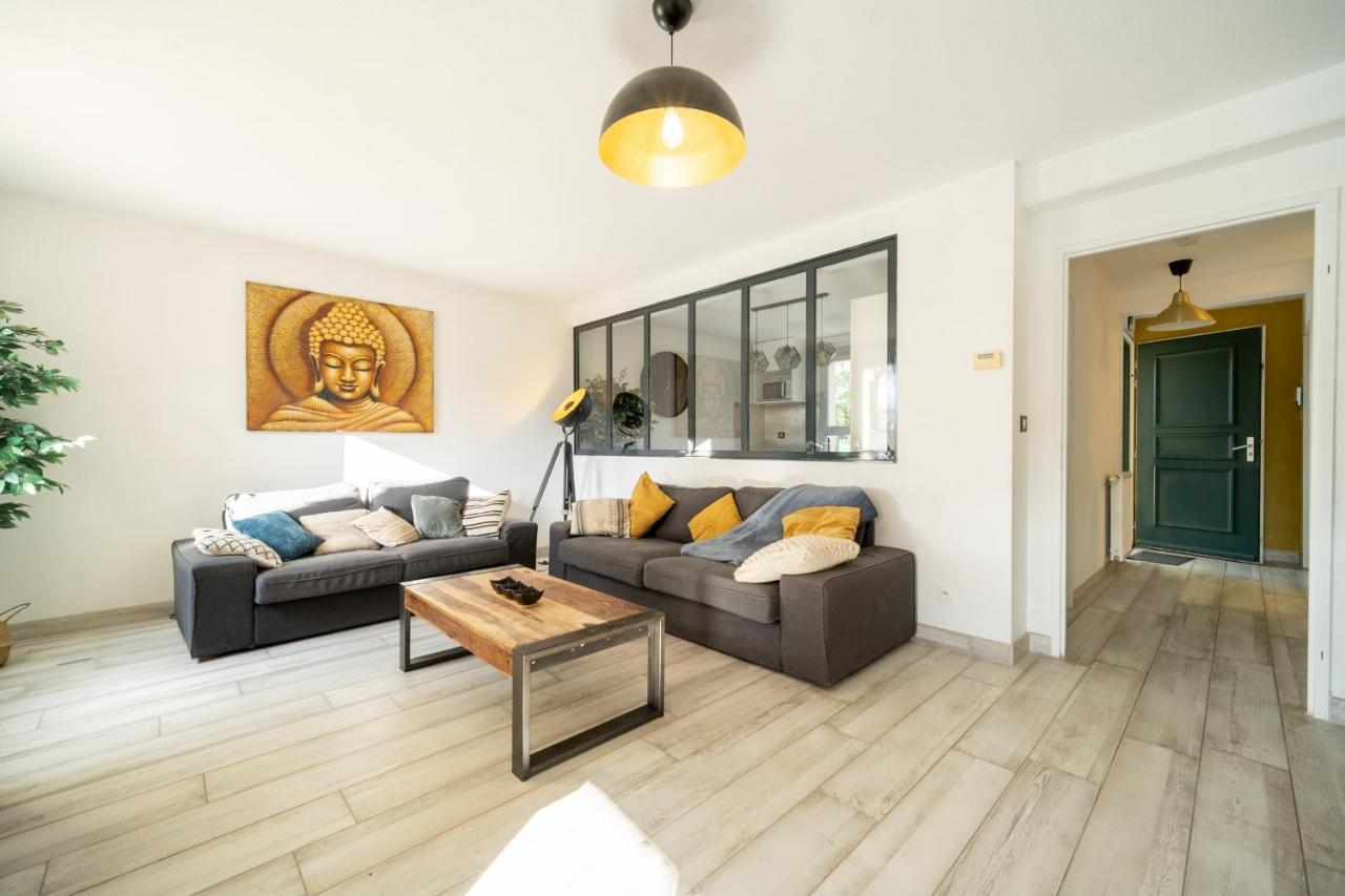 Spacieuse Dans Avec Piscine Et Bbq Villa