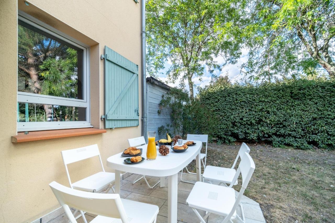 Spacieuse Dans Avec Piscine Et Bbq Villa